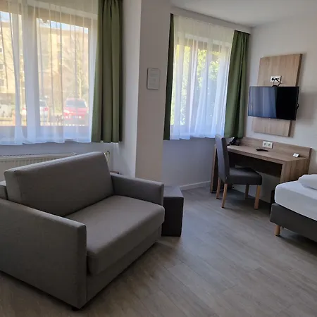 Ladage Hotel *