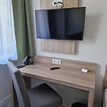 Ladage Hotel *